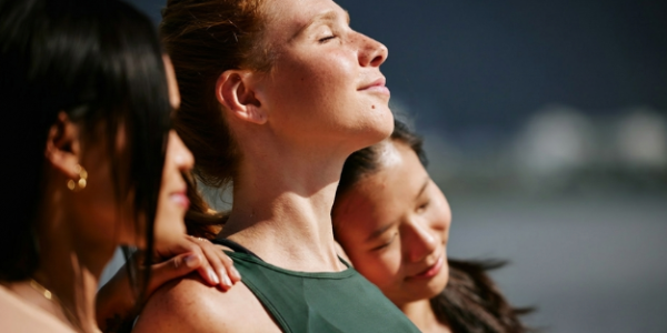 Homepage 25 Three healthy women staring towards the sky